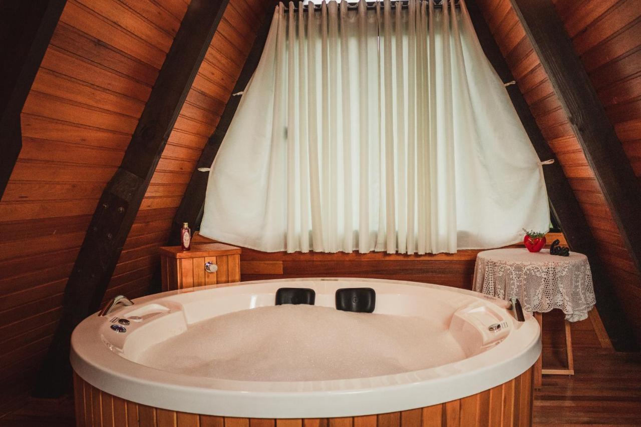 Chale Romantico Com Banheira De Hidromassagem E Lareira Bom Retiro  Exterior photo